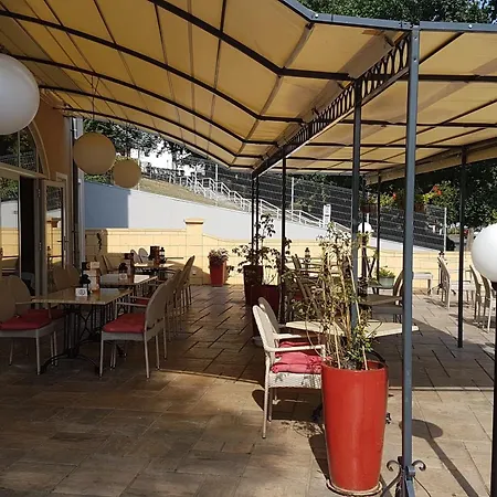 Otel Karl's Burg Kolpinsee